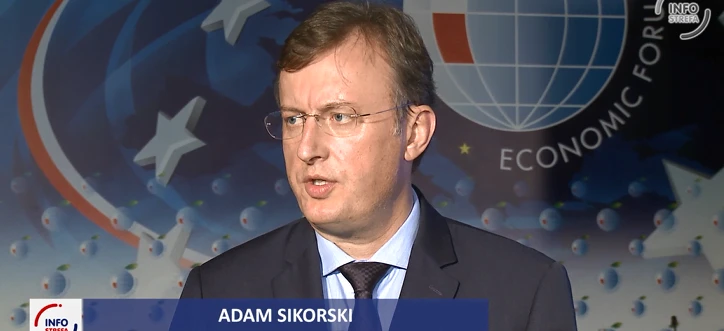 A man in formal wear with glasses and a microphone on his forehead, speaking as a spokesperson at the Economic Forum. Adam Sikorski, Chairman of the Supervisory Board of UNIMOT S.A.