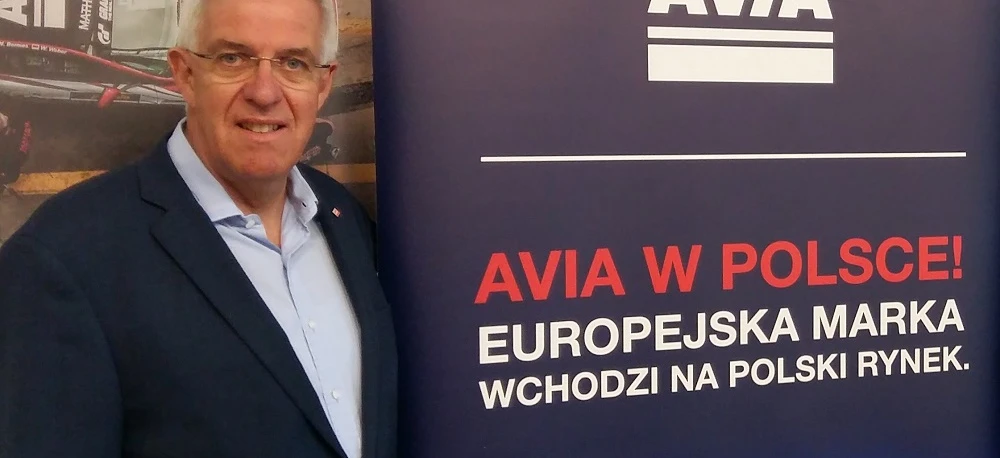 Image alt-text: AVIA logo advertising for their racing brand entering the Polish market. Europejska marka – AVIA in Polsce!