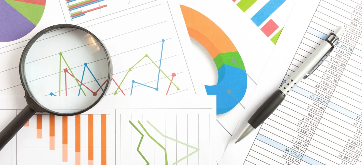 Graphic design diagram and plan on paper with various office supplies and writing implements. Polish language document with a science-focused column layout.