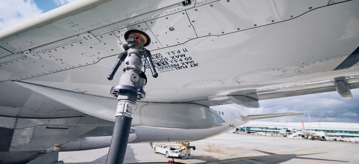 Aerospace engineering machine with aircraft engine for military and commercial aviation. Maximum pressure 50 P.S.I. and maximum suction 11 P.S.I. for high performance.