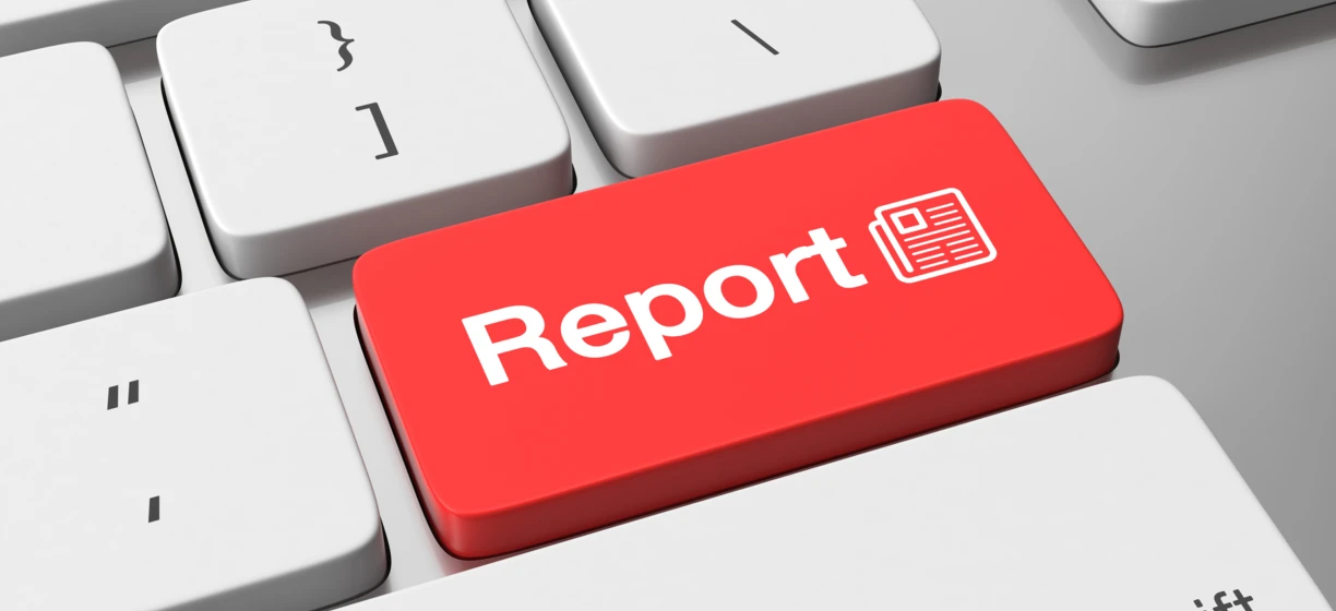 A screenshot of red text in a unique font. SEO best practices. Polish language.