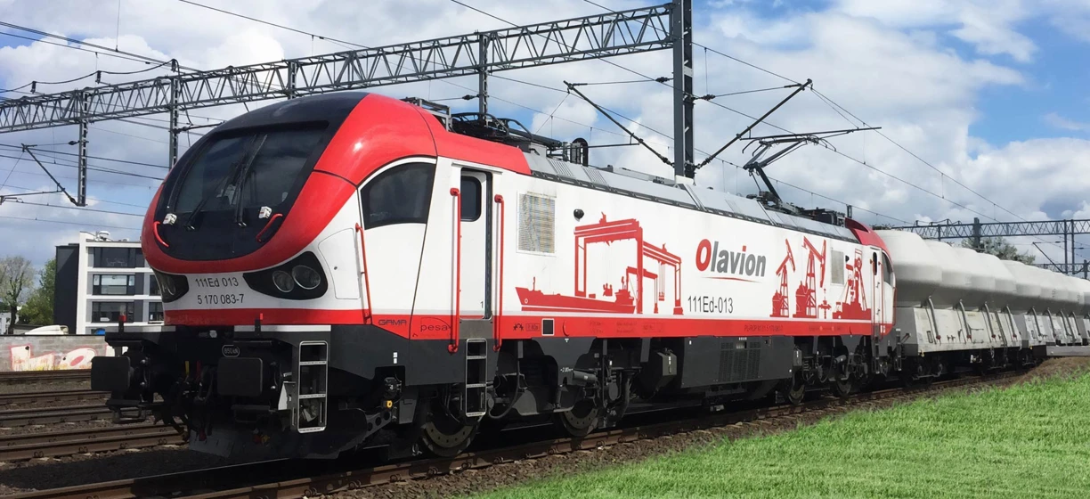 A train with the code 111Ed 013 on the track, showcasing the engineering and machine power of rail transport. 111Ed 013, GAMA, 850LN, and PESA are some of the keywords associated with this image.