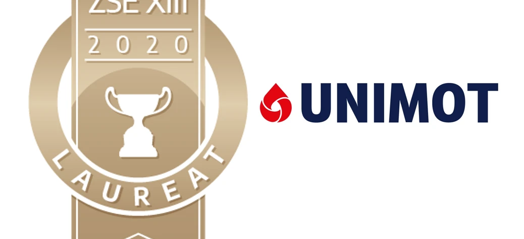 Award-winning businessperson in a sleek suit trousers showcasing the logo of ZSE XIII 2020. Advertising emblem for AUREA UNIMOT at Nove de Julho University.