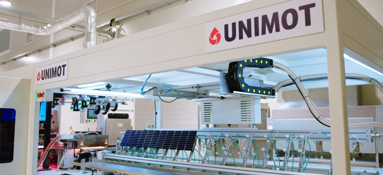 A showcase of cutting-edge technology in engineering and manufacturing at UNIMOT exhibition. Machines, steel, plastic, and aluminum on display at the factory.