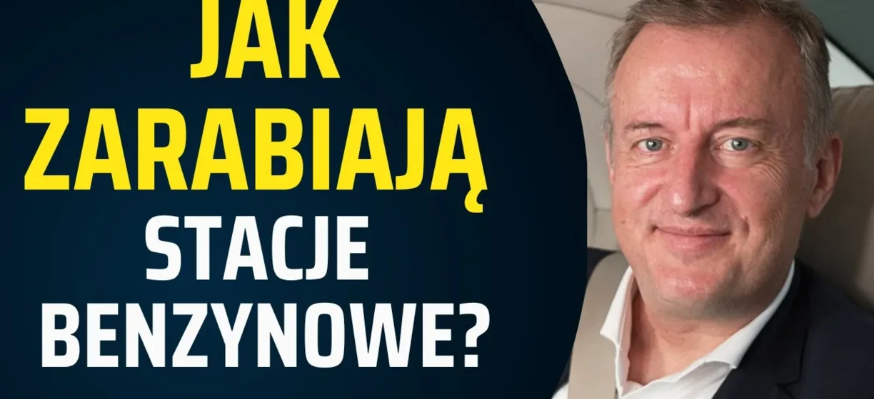 Osoba prowadząca firmę w formalnym ubraniu, nosząca koszulę i marynarkę z widocznym kołnierzykiem. Tekst po polsku pytający "Jak stacje benzynowe zarabiają pieniądze?" #SEO #Biznes #JęzykPolski