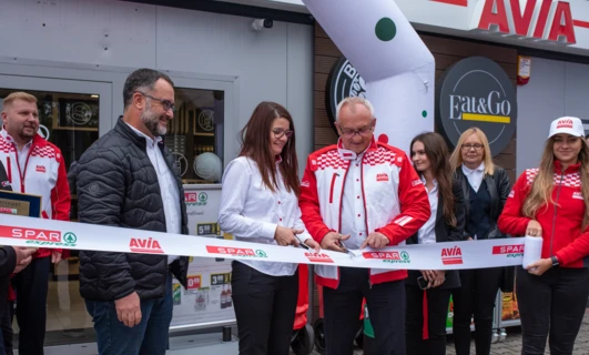 Logo dla AVIA Express z gwarancją satysfakcji RTYFIKAT. Otrzymaj produkty Fat&Go AVIA, takie jak SPARO i SPARA, we współpracy z SD Eibar.