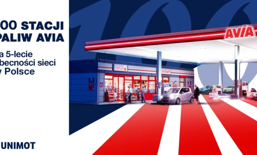 Reklama dla stacji paliw Avia w Polsce świętująca ich 5-letnią obecność z logo "UNIMOT". 100 stacji w całym kraju, oferujących wysokiej jakości paliwo.