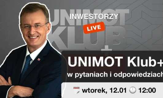 Rzecznik w formalnym ubraniu z okularami i krawatem wygłaszający przemówienie z logiem UNINWESTORZY w tle. Słowa kluczowe: Okulary, Garnitur, Marynarka, Krawat, Przemówienie, Logo. Wydarzenie na żywo z UNIMOT Klub+ we wtorek, 12.01 o godzinie 12:00.