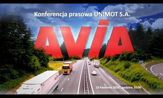 Konferencja prasowa dla UNIMOT S.A. 15 kwietnia 2020 roku, obejmująca reklamę na poboczu autostrady podczas podróży samochodem.