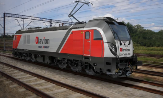 Lokomotywa elektryczna na torze kolejowym z wycieraczką do szyb, część publicznej sieci transportowej. EBACTadb-000 by Olavion.