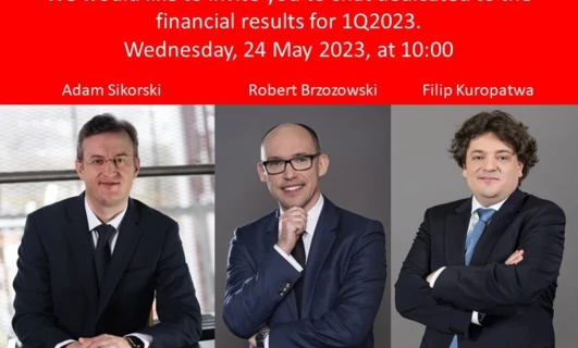 A white-collar worker in a suit and glasses with a smile attending a financial results chat. Join us on May 24, 2023, at 10:00 with Adam Sikorski, Robert Brzozowski, and Filip Kuropatwa.